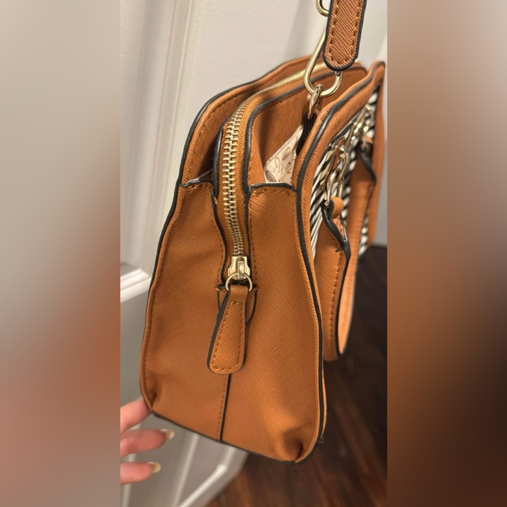 GUESS Striped Purse - Picture 4 of 9